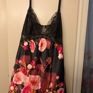 New women's 2x satin gown